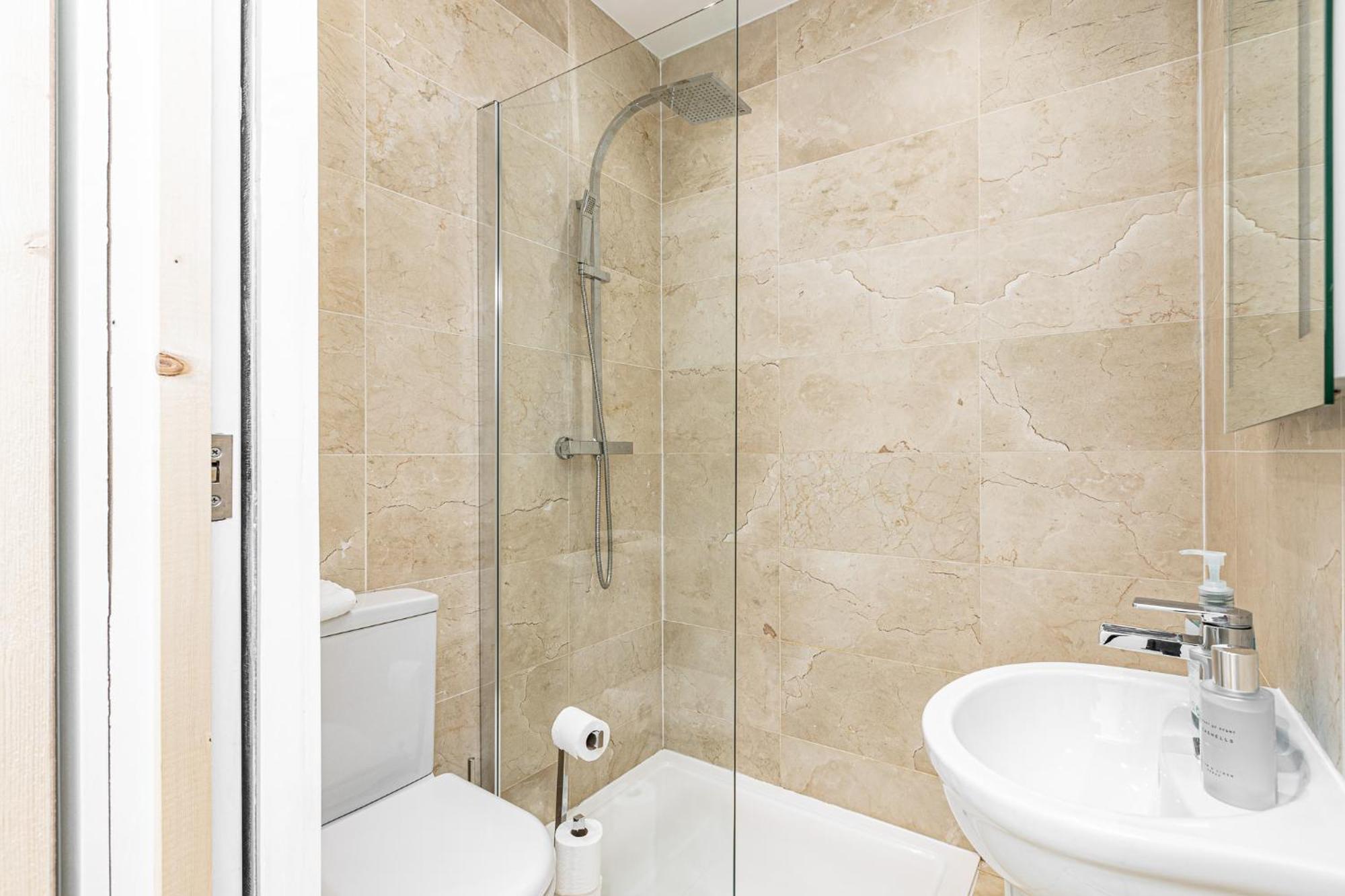 Modern 4 Bdr 3 Bth Apt Minutes From Edgware Road ลอนดอน ภายนอก รูปภาพ